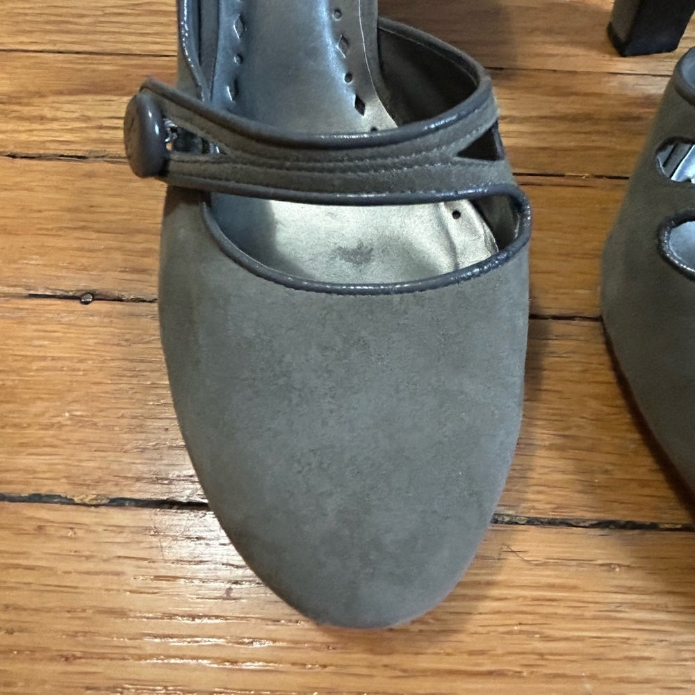 BCBG Grey Suede Mary Jane block heels, size 40 (US10)