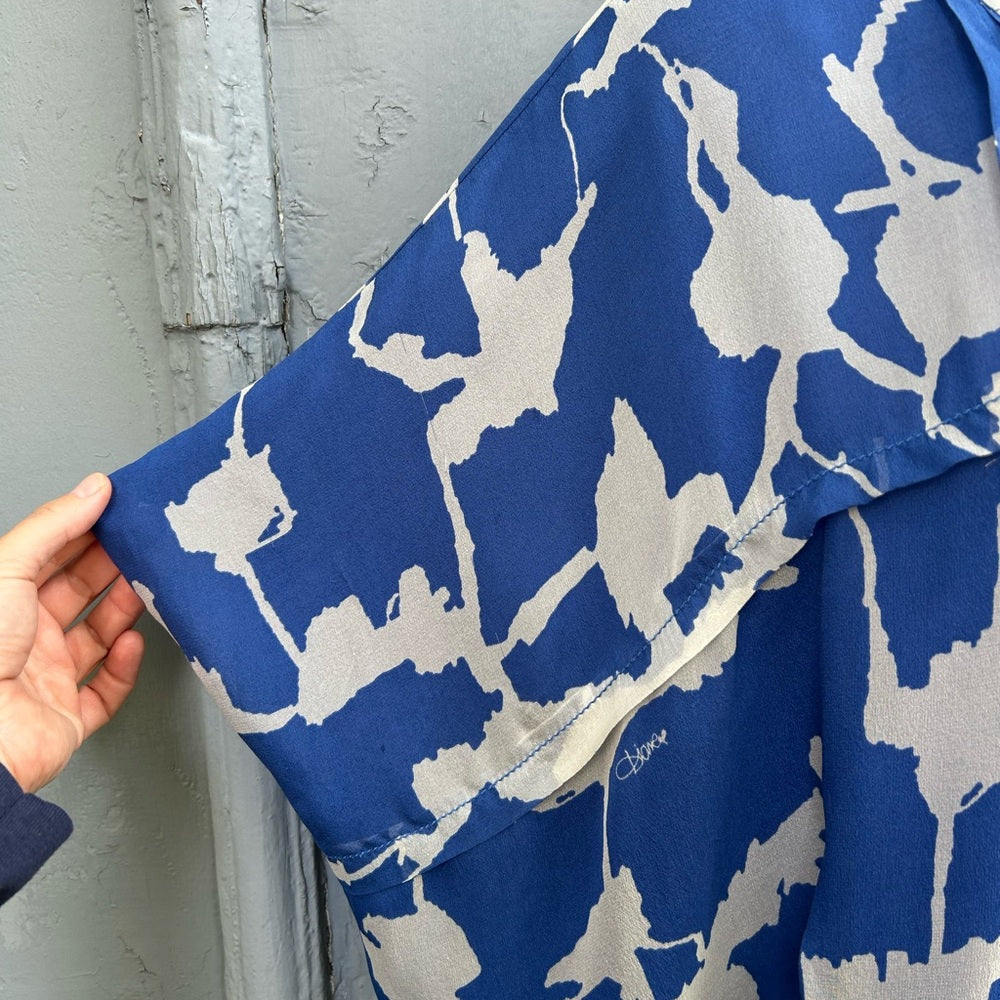 Diane Von Furstenberg Blue Silk Khalila Chiffon blouse, size Small