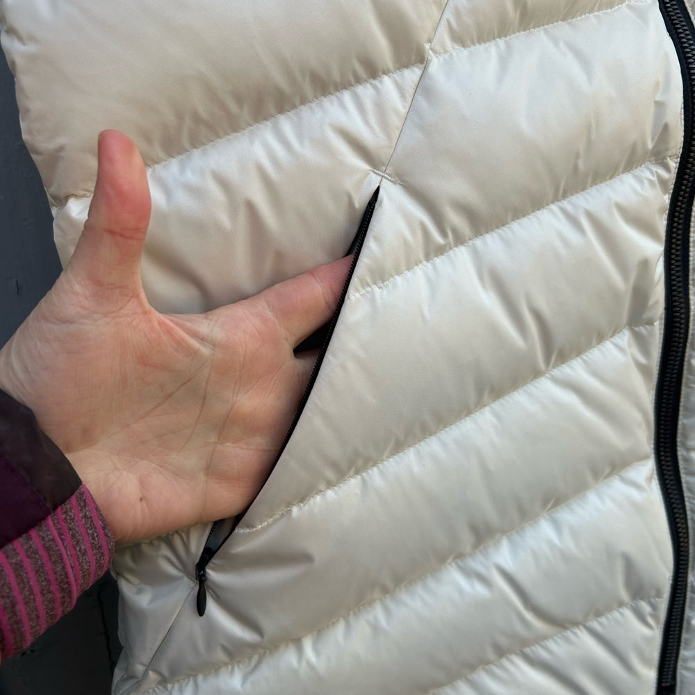 Indygena White Papluma Down Vest, size S