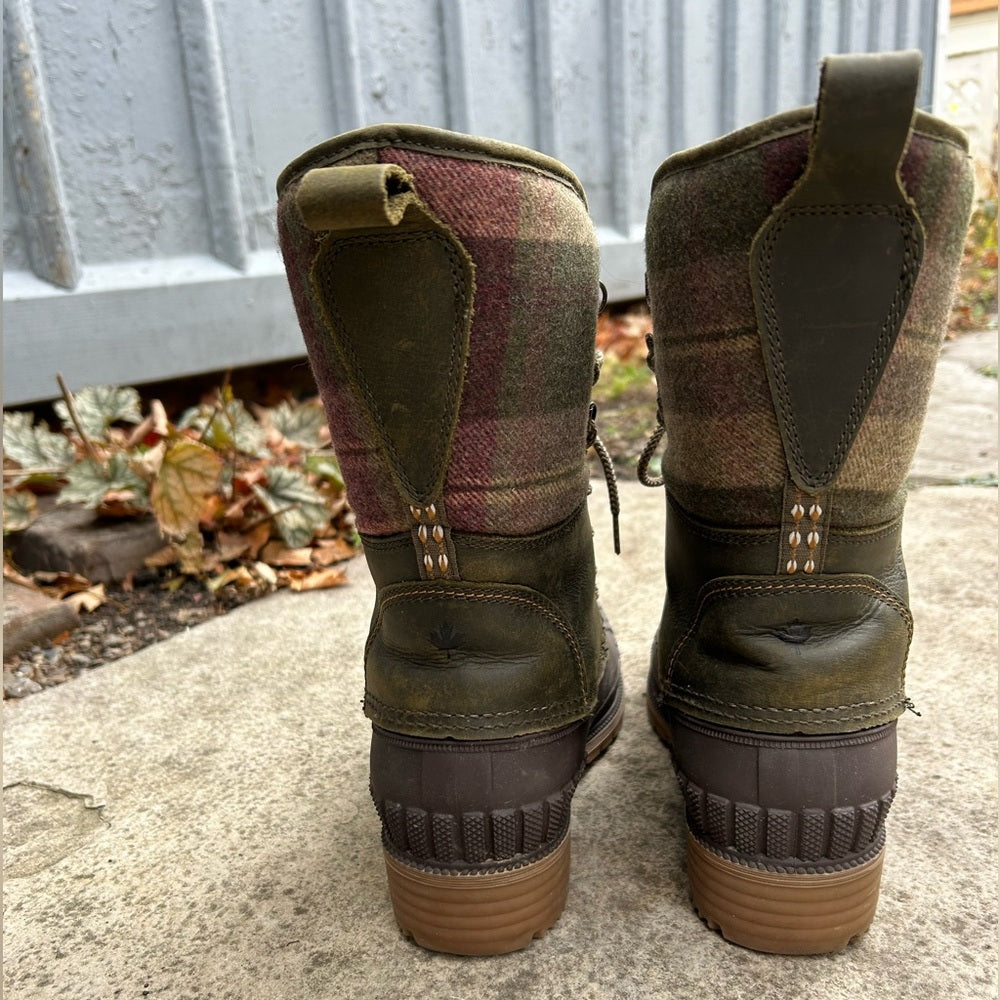 Kamik Green Plaid Sienna 2, size 9