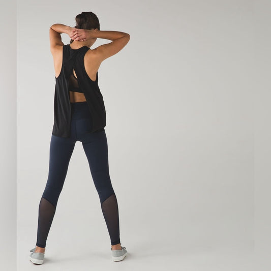 Lululemon Sweaty Endeavour Mesh pants, size 4