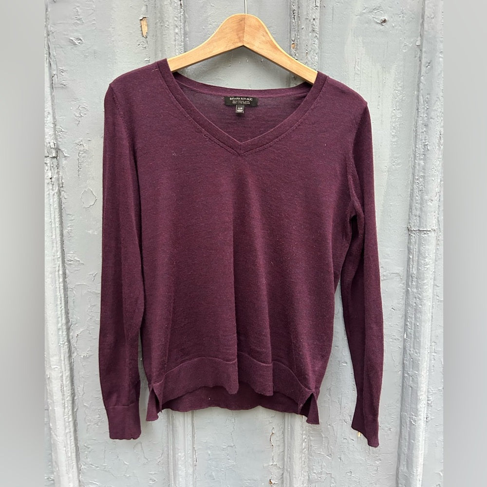 Banana Republic V Neck Merino Sweater, Small