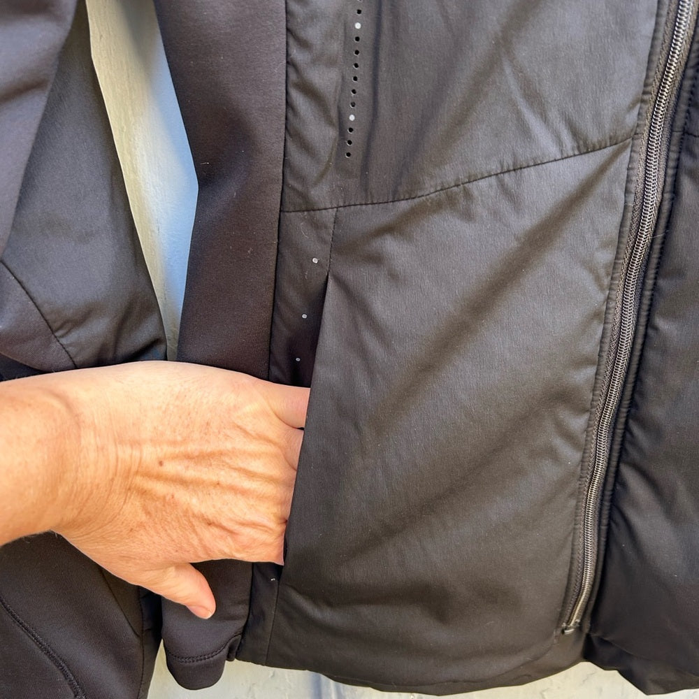 Lululemon Run For Cold Jacket- Black Lightweight Primaloft Jacket size 4