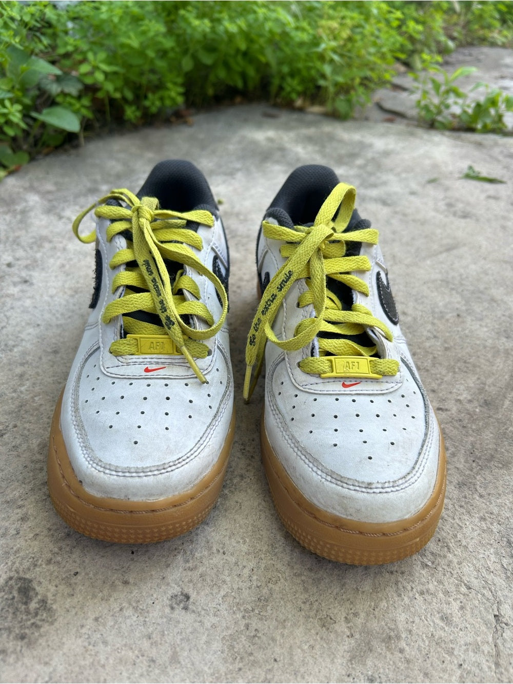 Nike Kids Air Force 1 LV8 sneakers, M4/W6