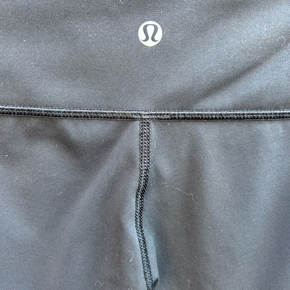 Lululemon Black Wunder Under Crop, size 8