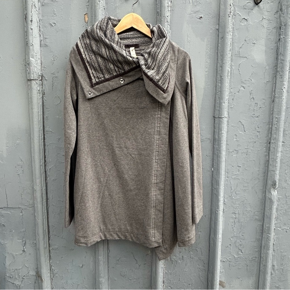 Lululemon dark Grey Savasana Wrap Sweater, BNWT, size 6