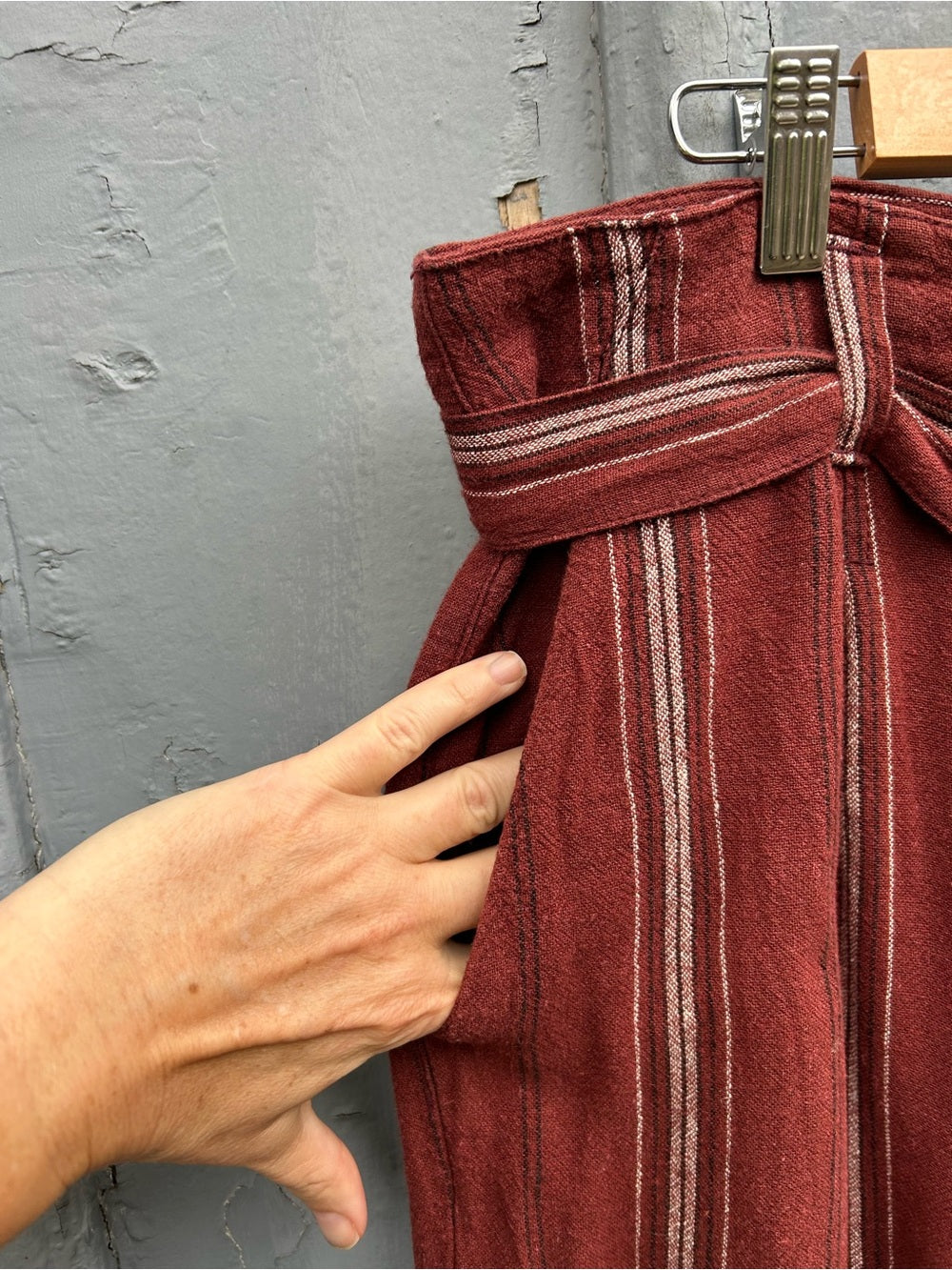 Sanctuary linen blend merlot striped pants, size 29