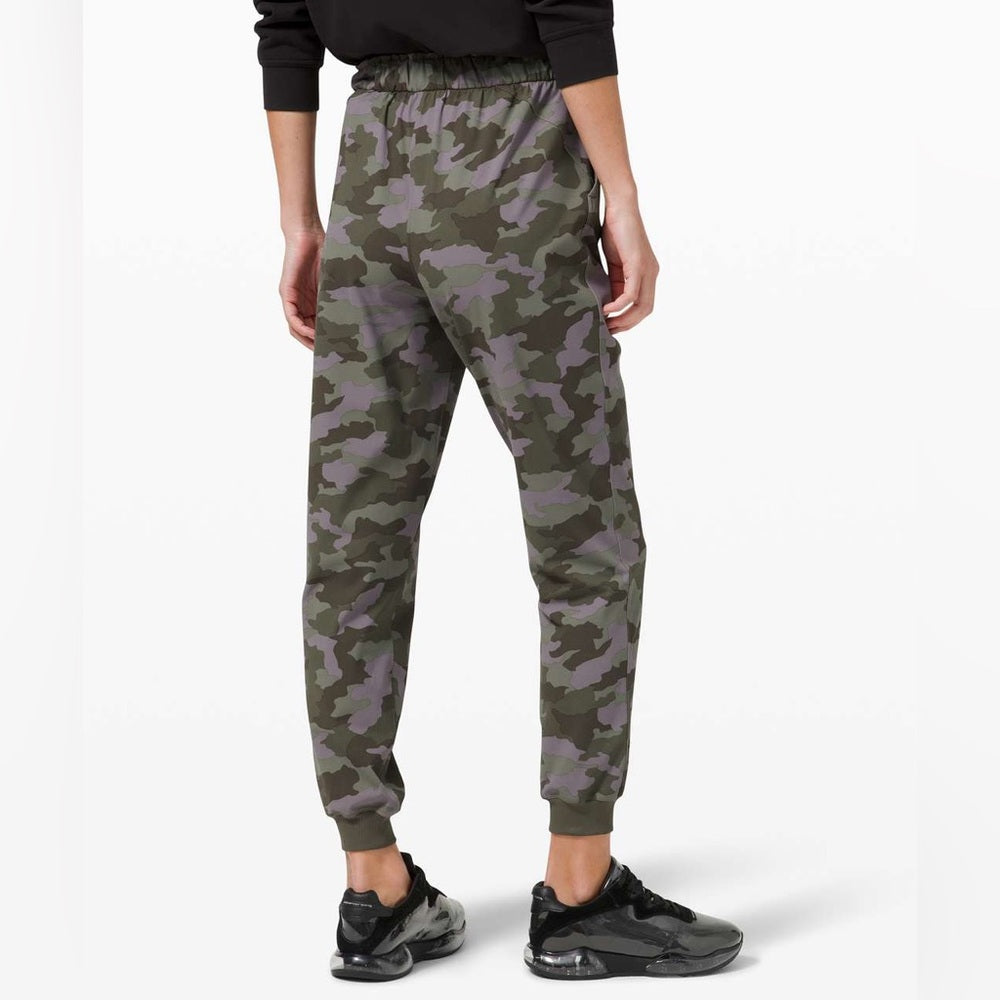 Lululemon Stretch High-Rise Jogger, size 8