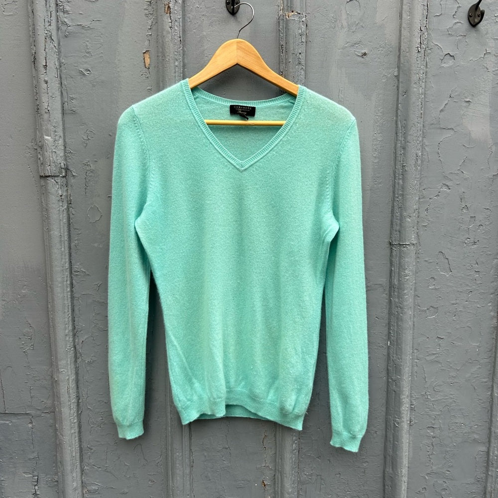 Charter Club Cashmere V Neck Sweater, size M