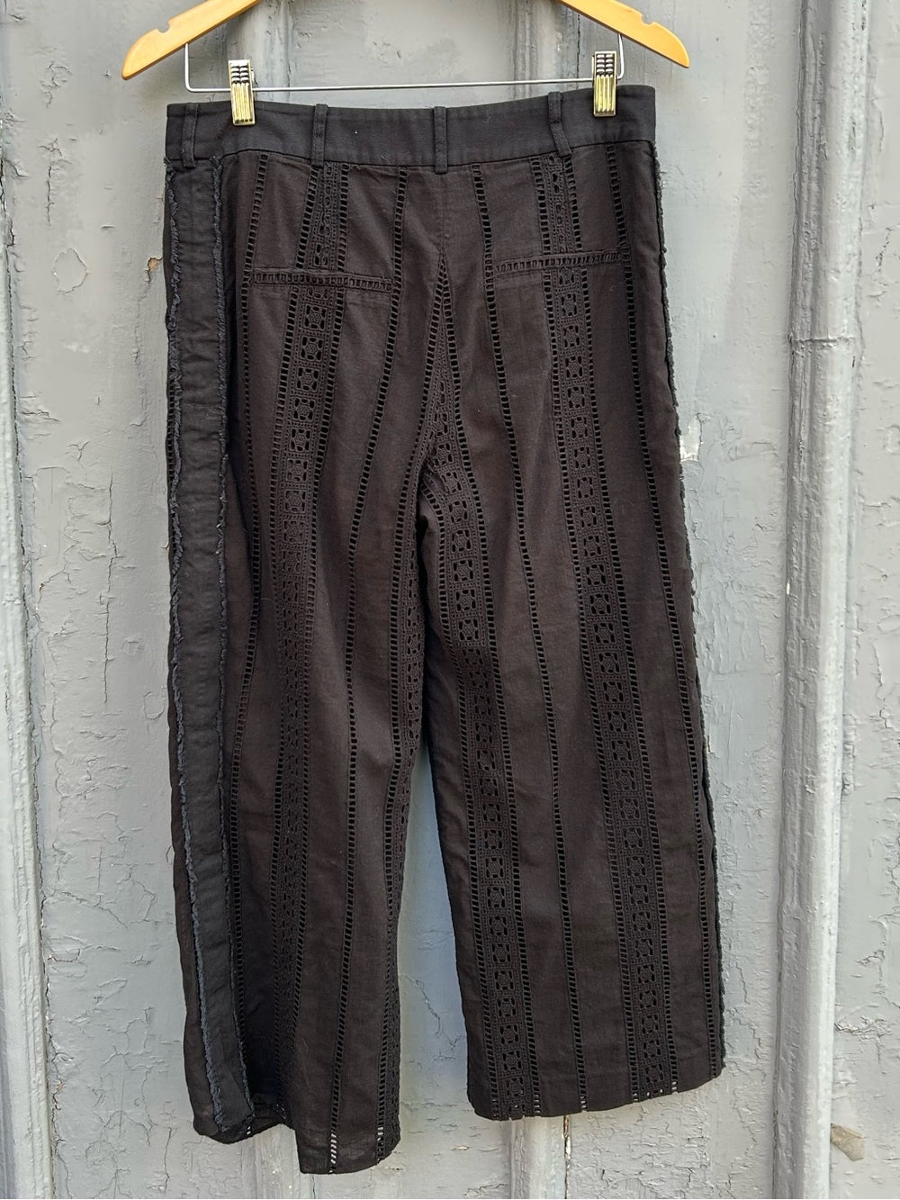 Veronica Beard Black Cotton Eyelet Gaucho pant, size 6