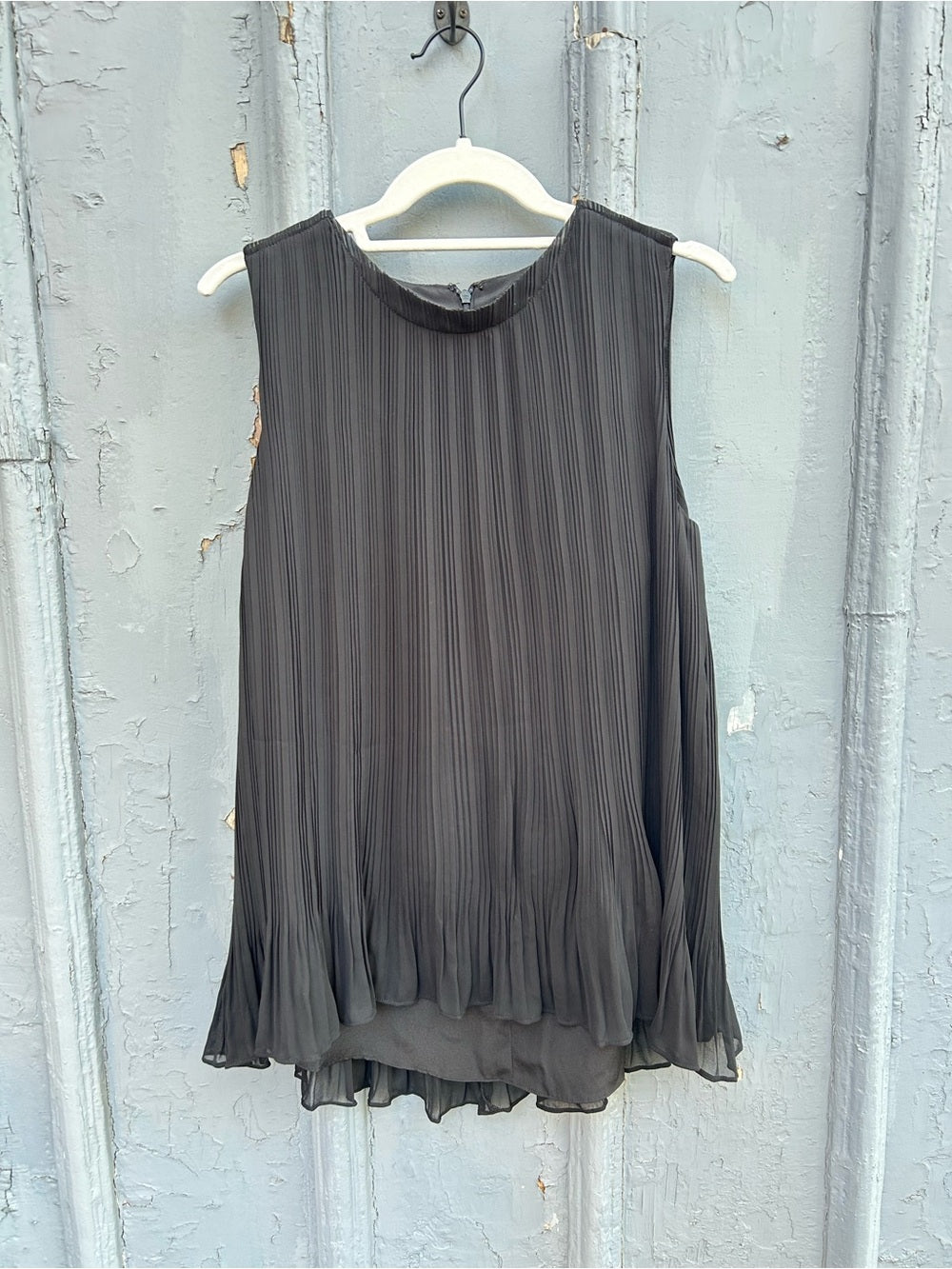 Club Monaco Pleated black sleeveless blouse, M