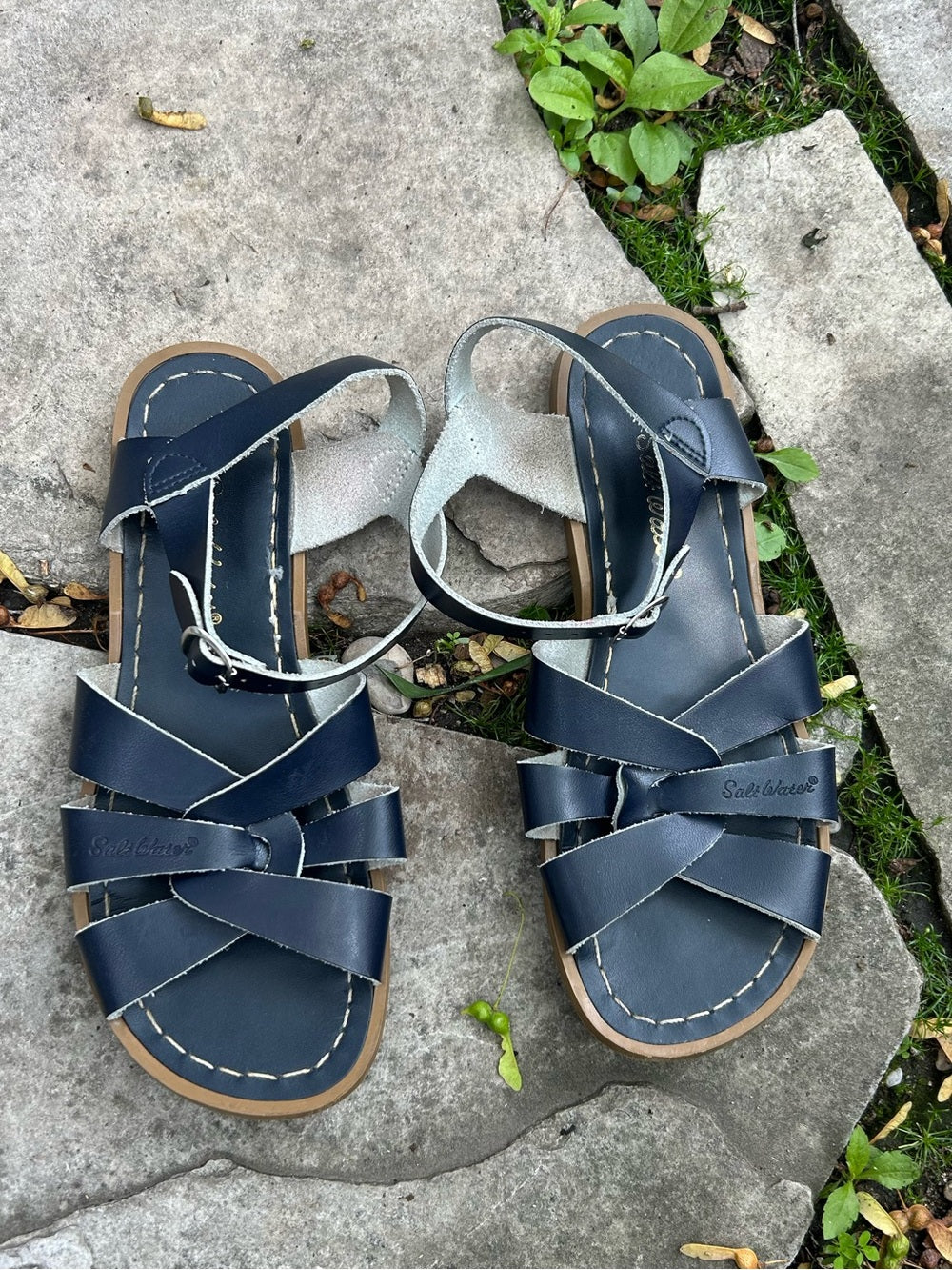 Salt Water sandals Original Navy Blue, size “6” (US8)