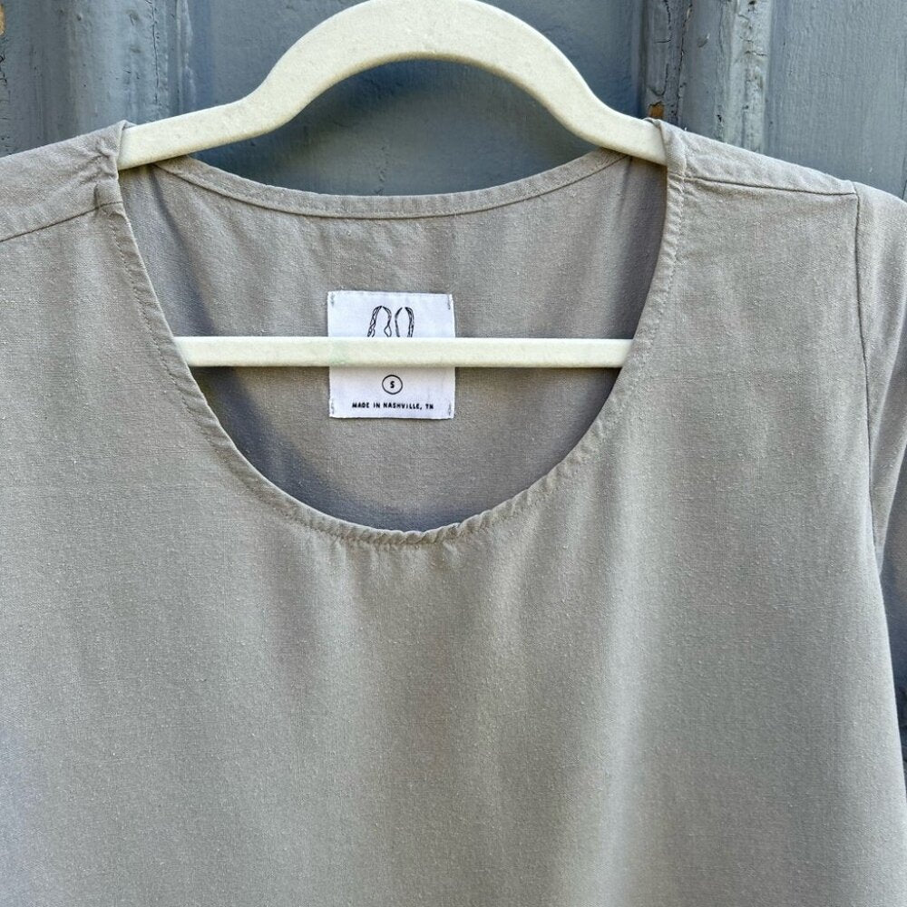 Jamie and the Jones The Staple Basic tee, size Small