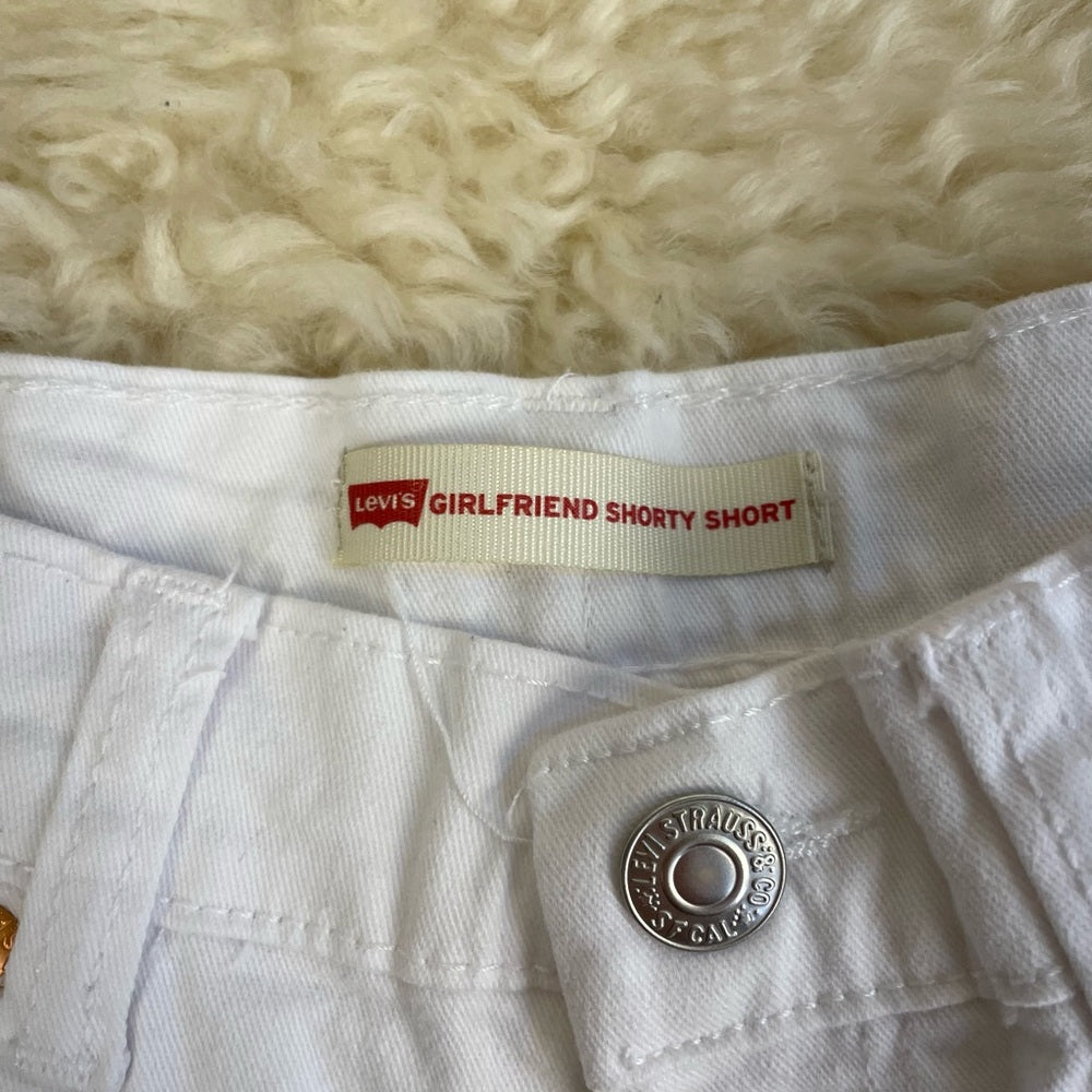 Levi’s White Shorty-Short, size (teen) 16/small