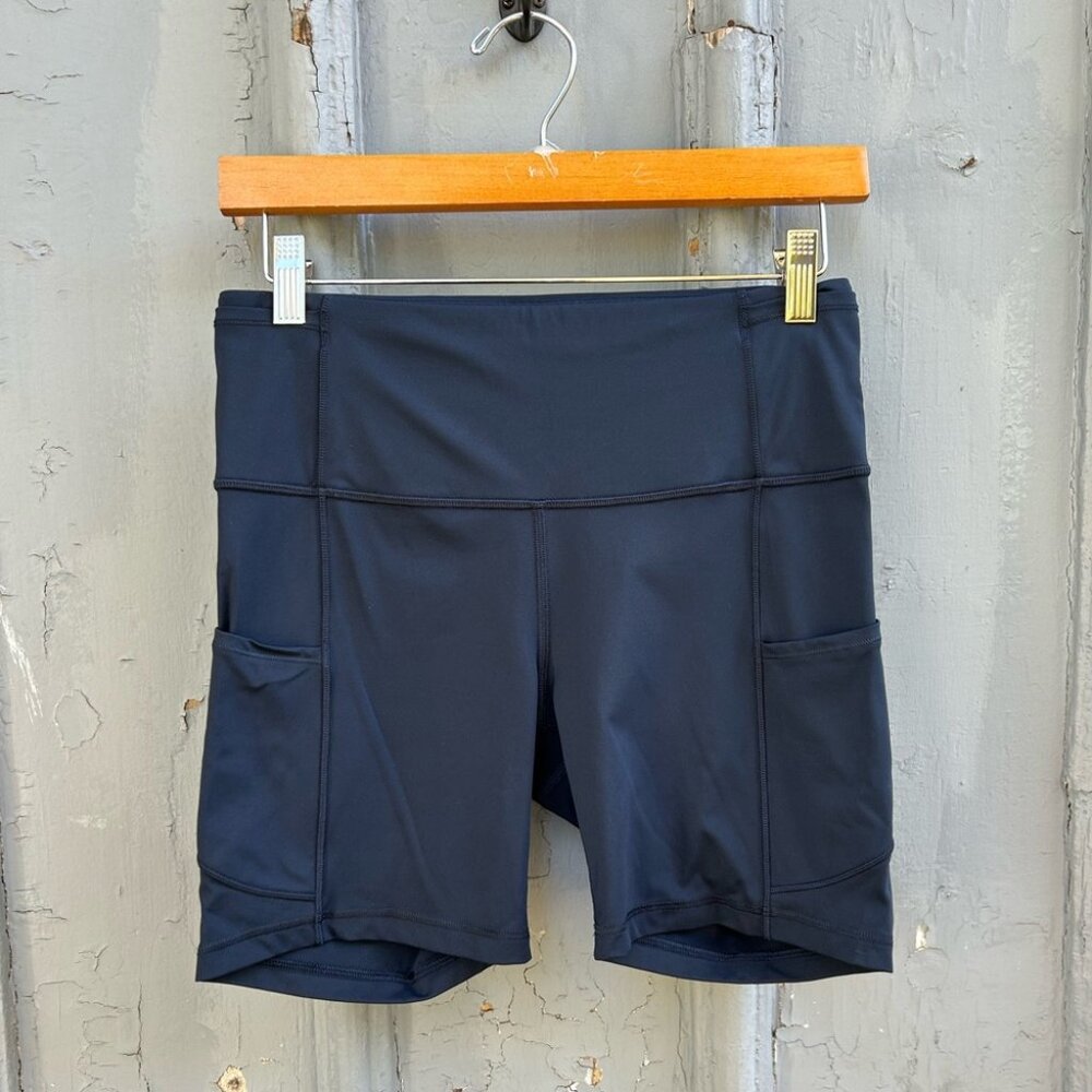 Lululemon Navy Fast and Free Short 6", size 8