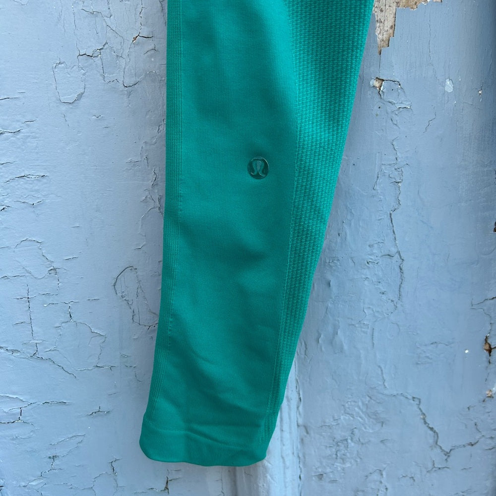 Lululemon Zone In Compression Tight, size 4