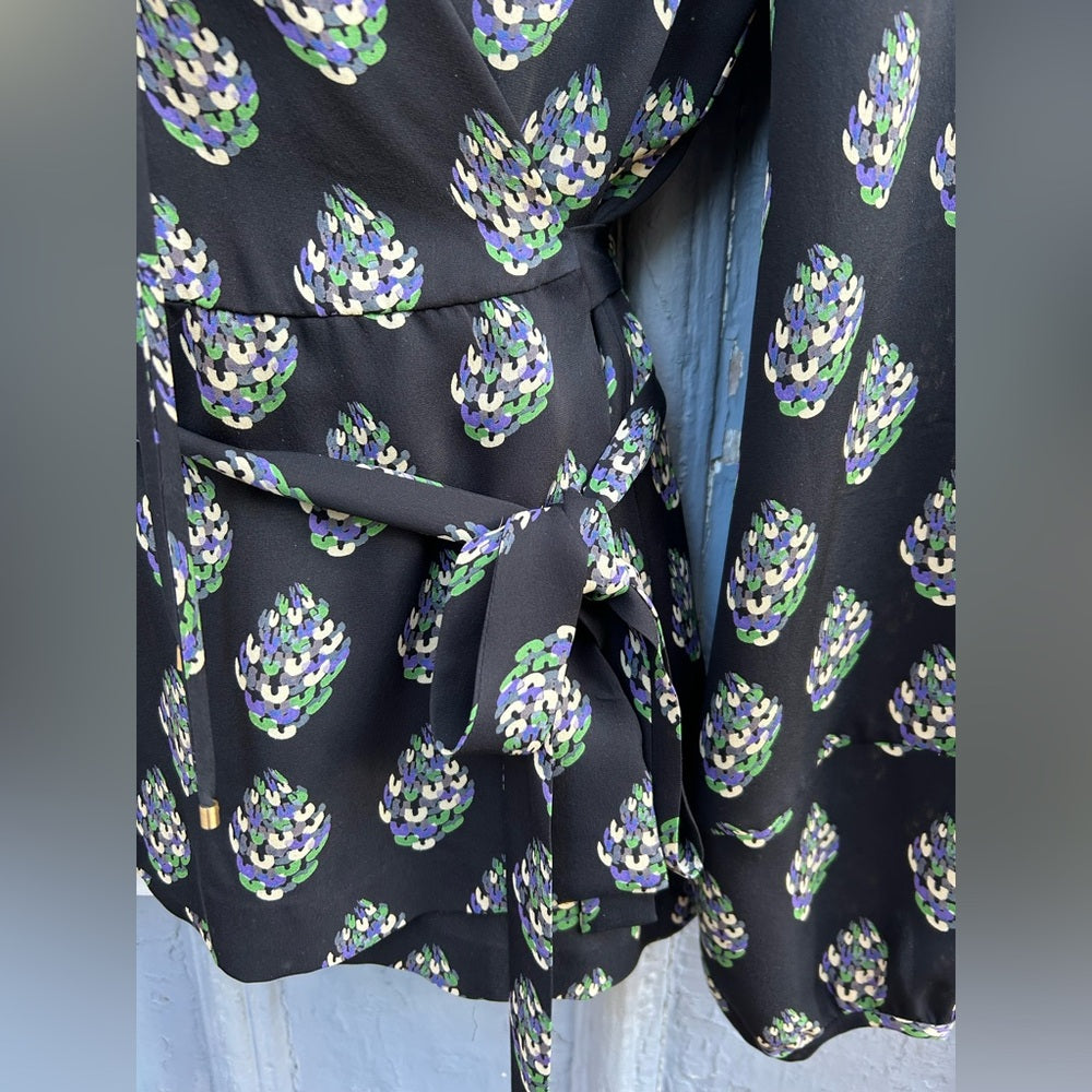 Diane Von Furstenberg silk Nove Wrap Blouse, size 8