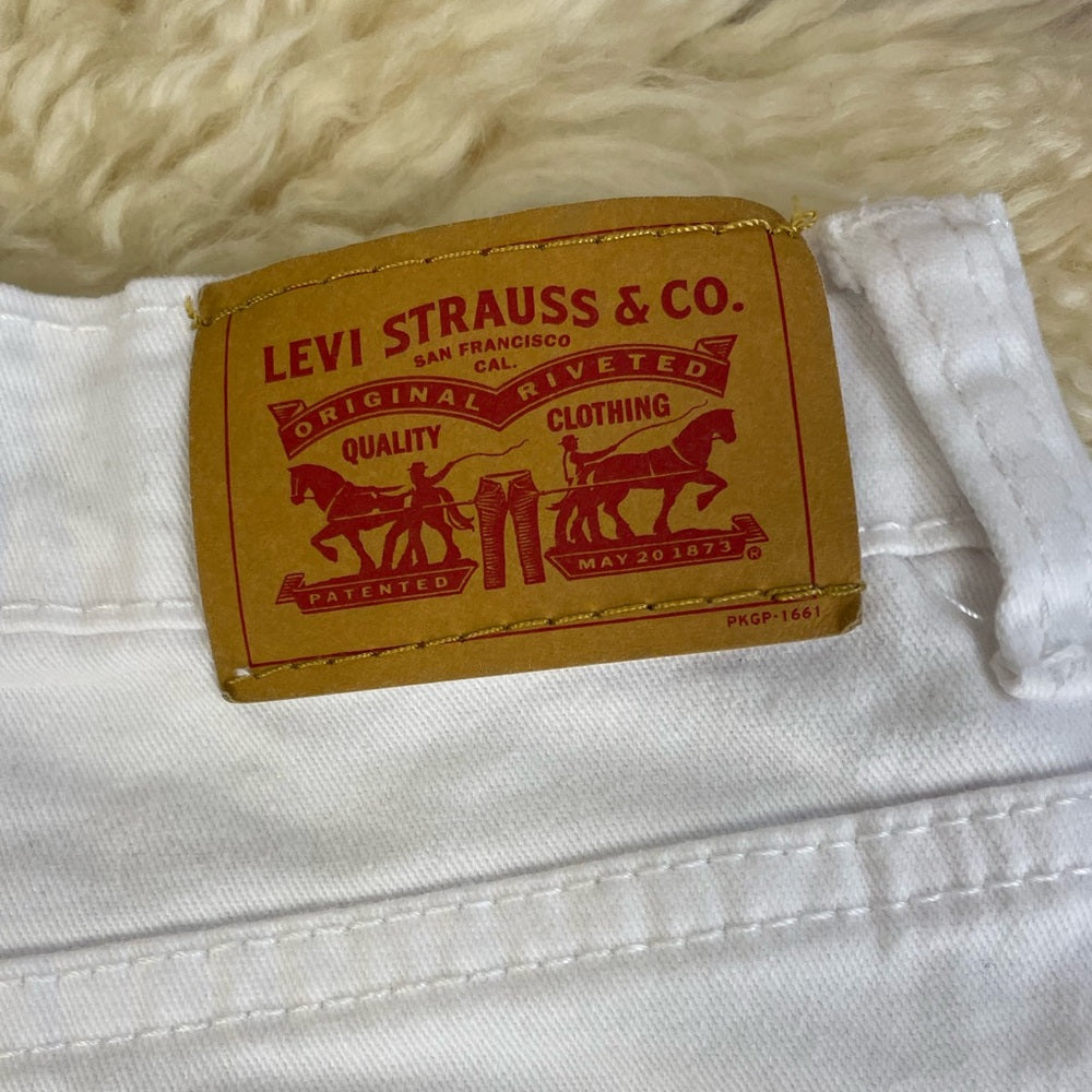 Levi’s White Shorty-Short, size (teen) 16/small
