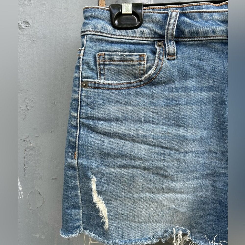 Hidden Distressed Denim Shorts, size M