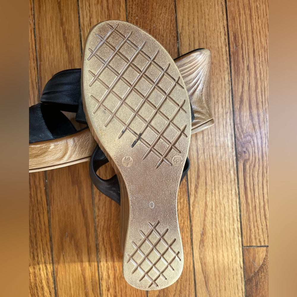 Onex Bethany Leather Wedge Sandal Shoe, size 7