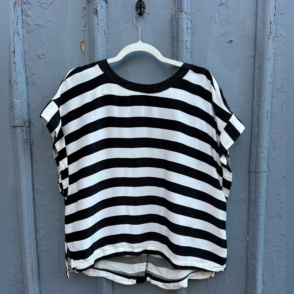 Maeve Black & White Batwing Button-Back Tee, size Large