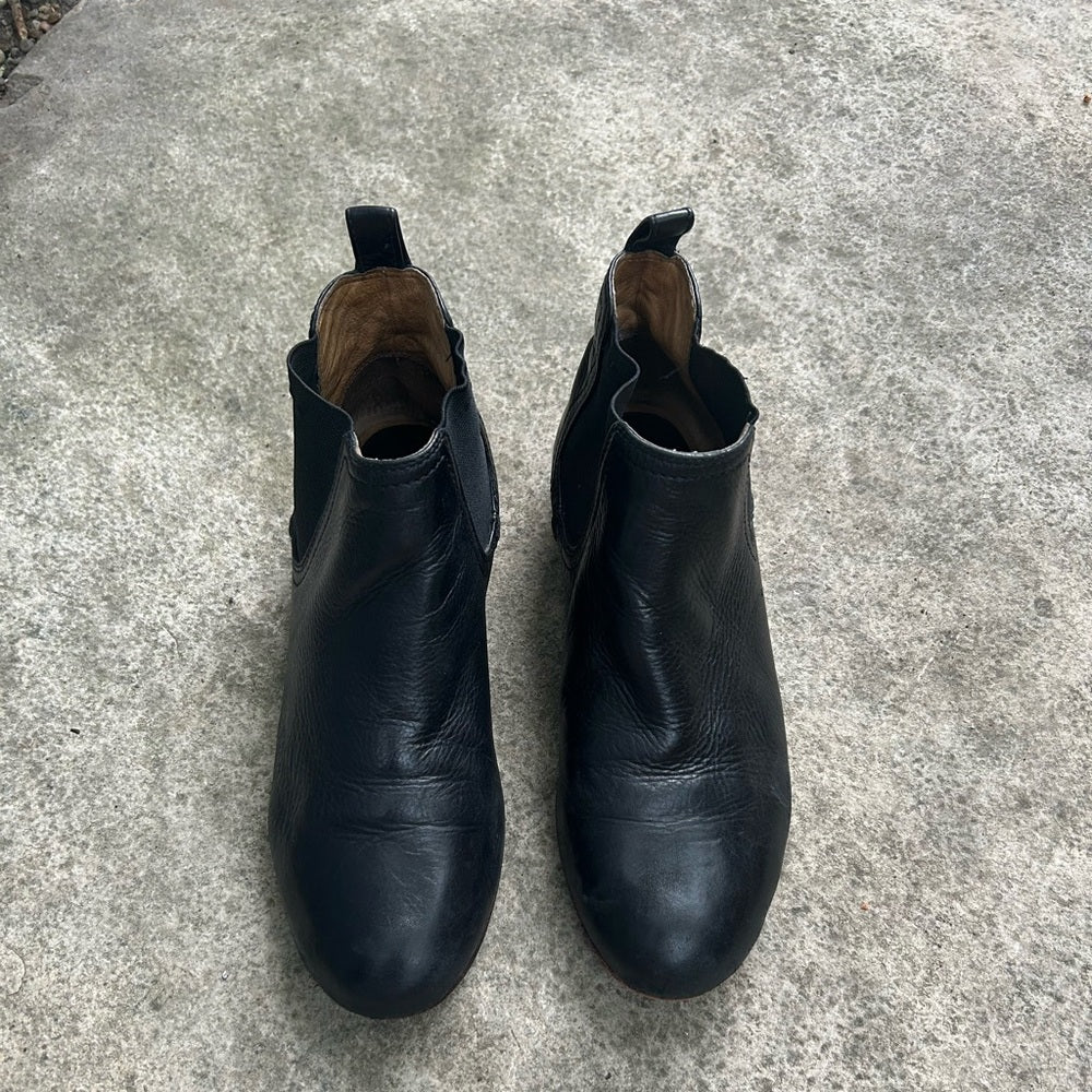 Frye Jillian Black Chelsea boot, size 9