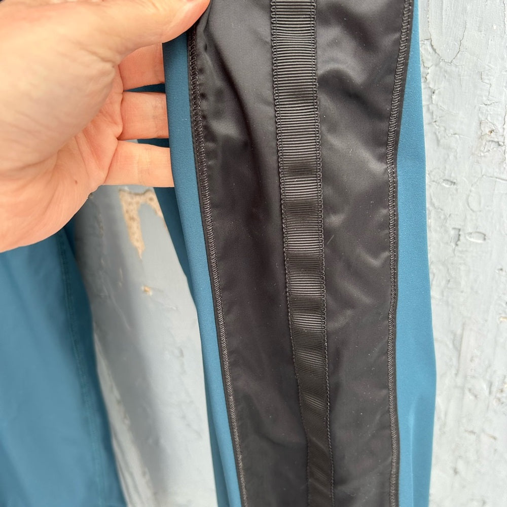 Lululemon Run: Right Round Pant, size 6