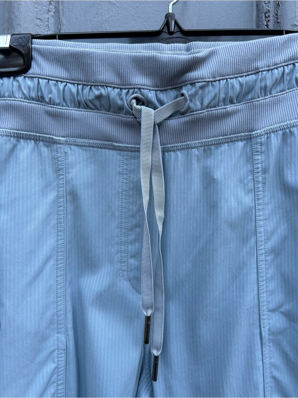 Lululemon Dance Studio Mid-Rise Crop, size 12