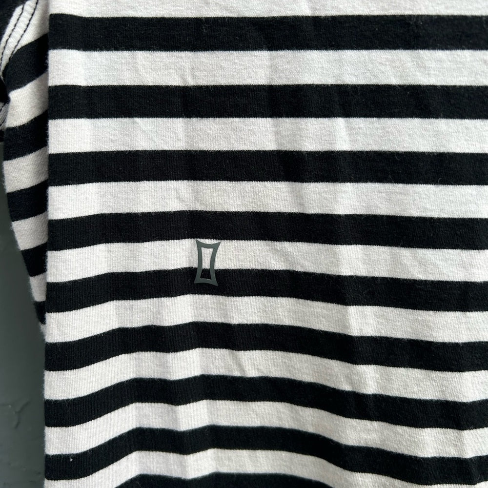 Kit & Ace Striped V neck Tee, size Small