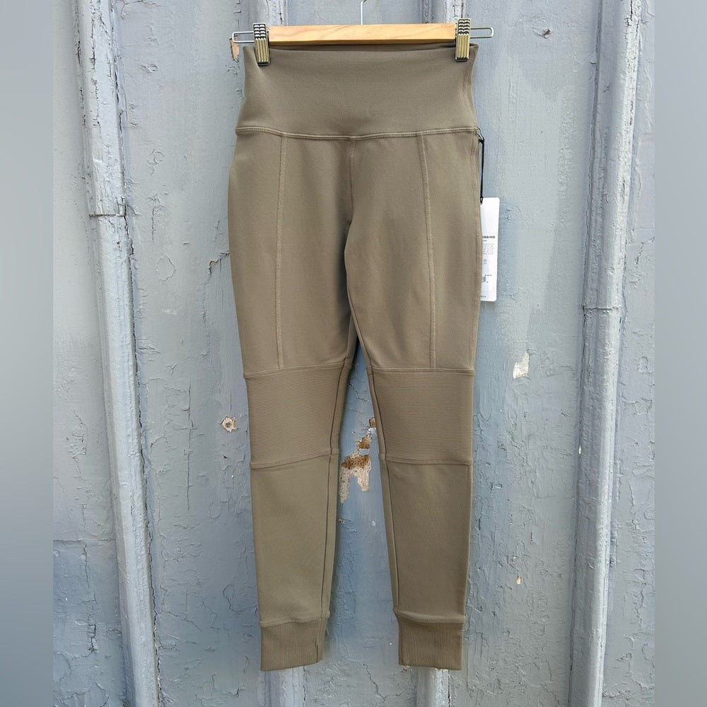 Alo Avenue legging, BNWT, size Small