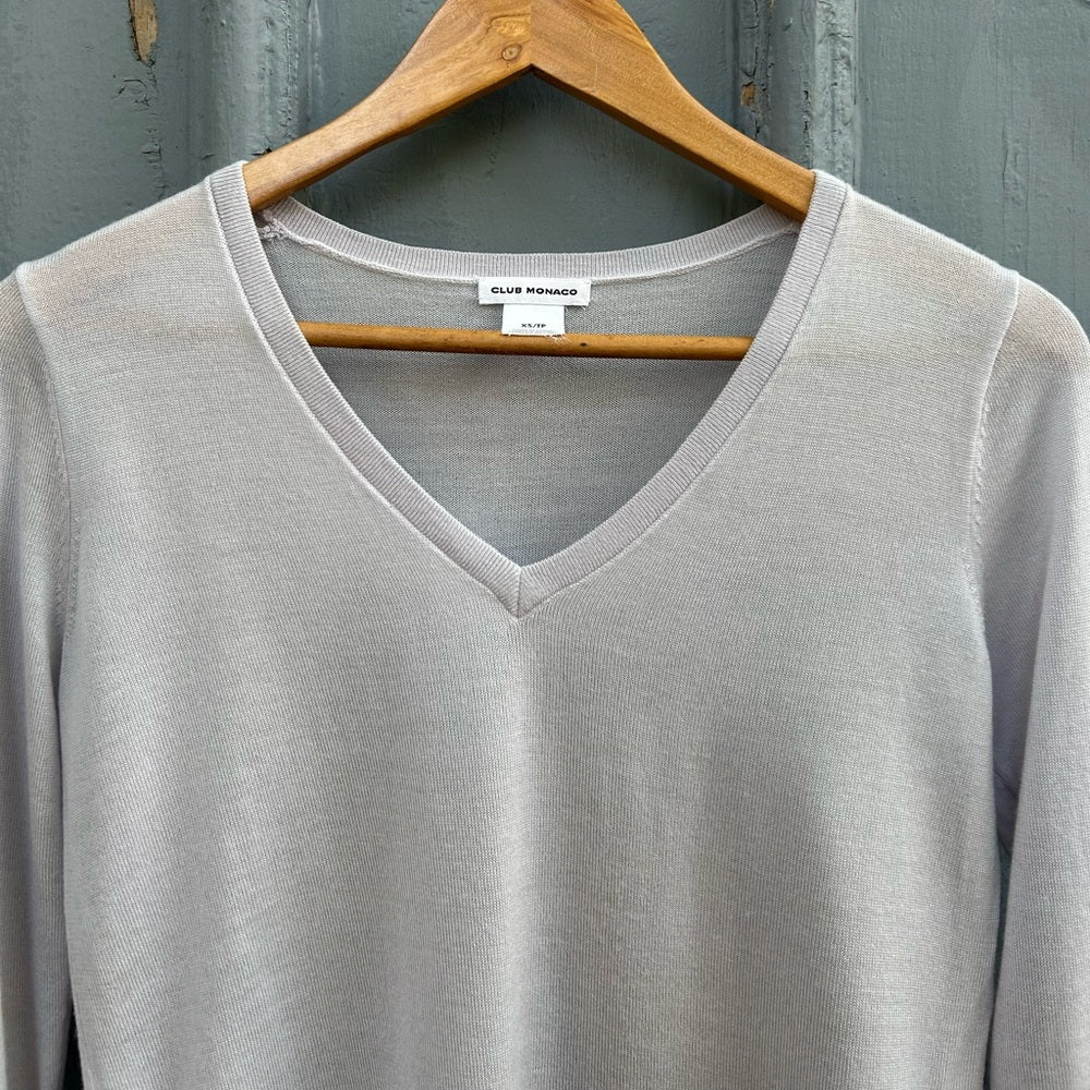 Club Monaco v neck sweater, XS