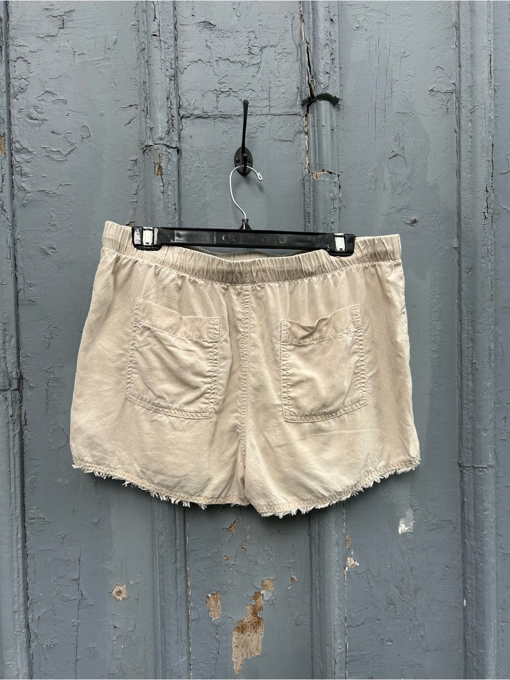 Bella Dahl Tan raw edge Shorts, size L