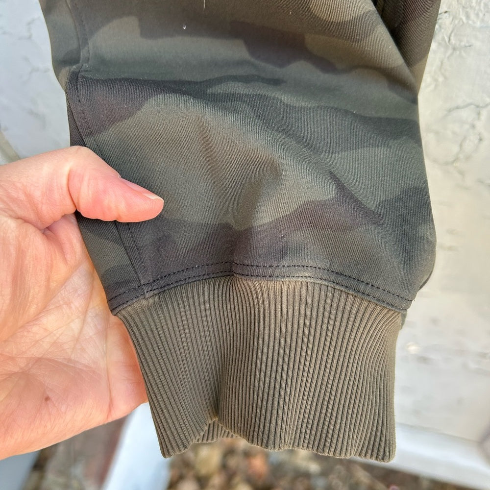 Lululemon On the Fly Jogger, size 8
