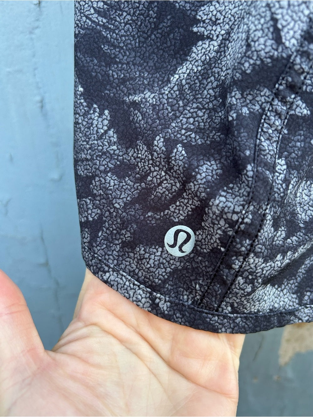 Lululemon Tracker Short IV, size 6