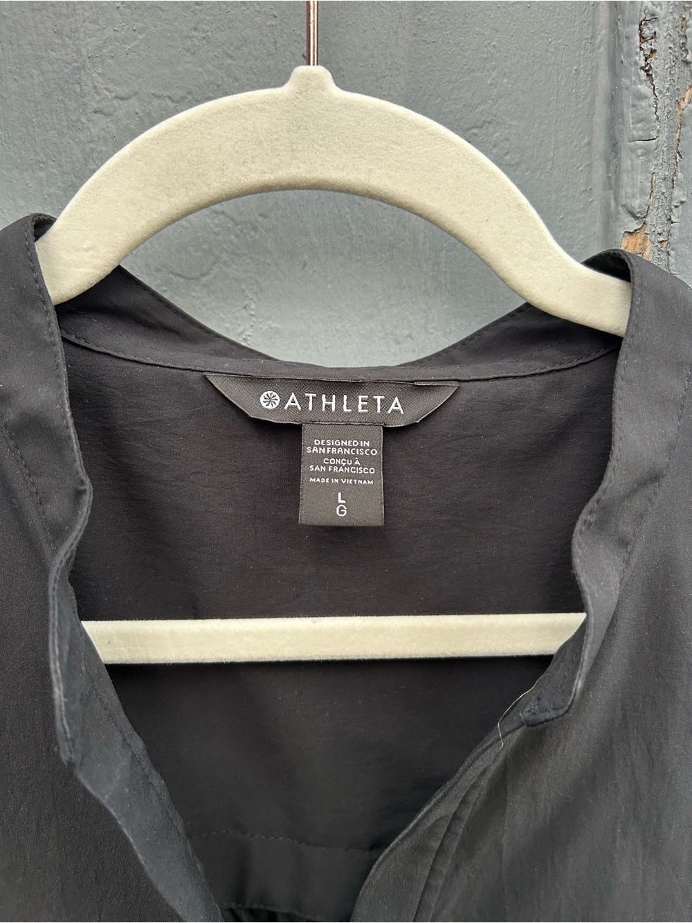 Athleta Black Levitate Poplin Tee, size Large