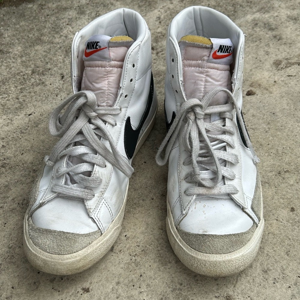 Nike black & white Blazer Mid ‘77, size 9.5 (41)
