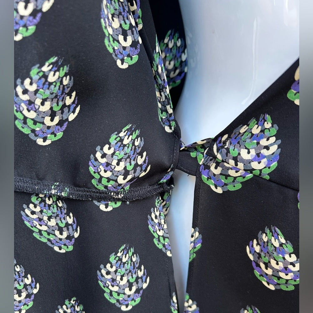 Diane Von Furstenberg silk Nove Wrap Blouse, size 8