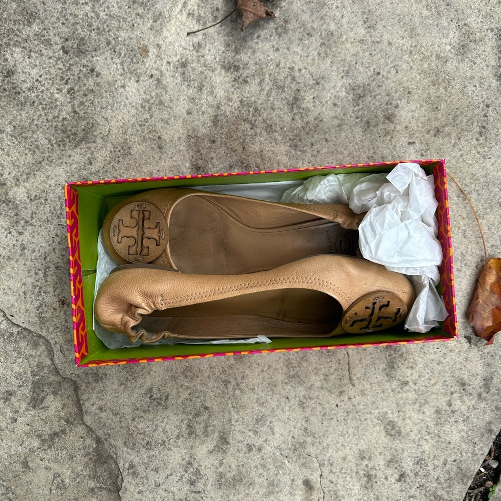 Tory Burch Neutral Reva Flat, size 9.5