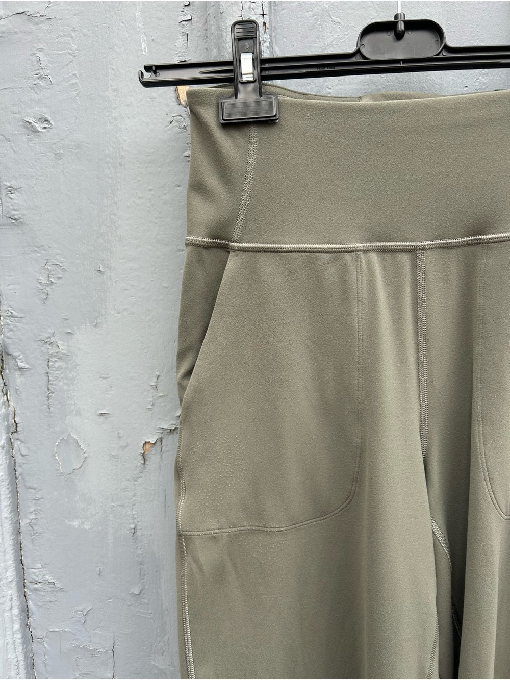 Lululemon Align Wide Leg Super-High-Rise Crop *23”, size 6