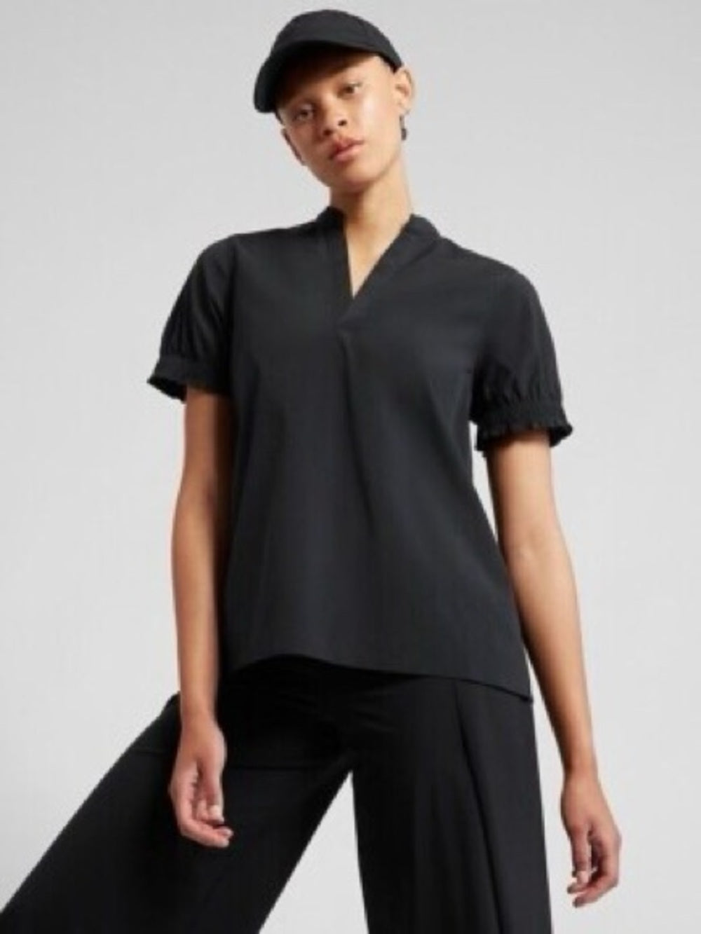 Athleta Black Levitate Poplin Tee, size Large