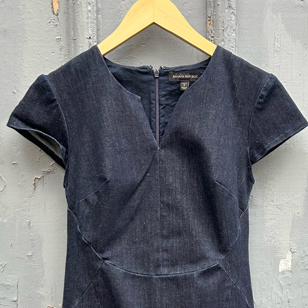 Banana Republic Denim Shift Dress, size 4