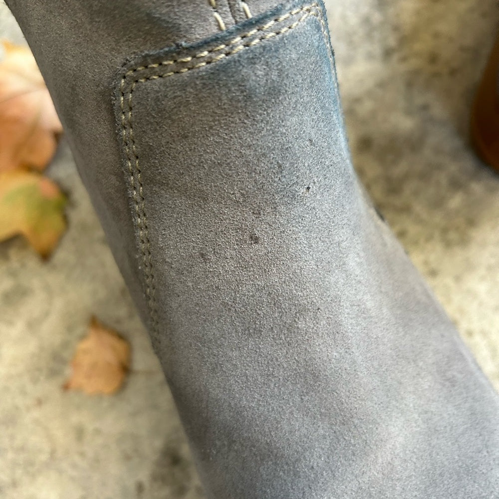 Sorel Grey Suede Evie ll Chelsea Boot, size 9.5