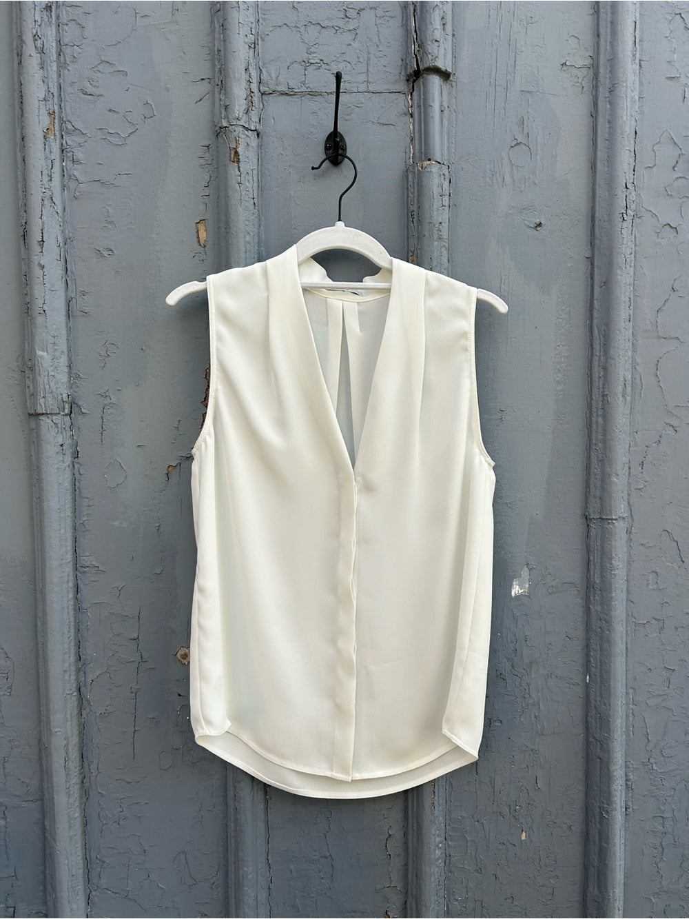 Babaton Sleeveless White Power Blouse, size S