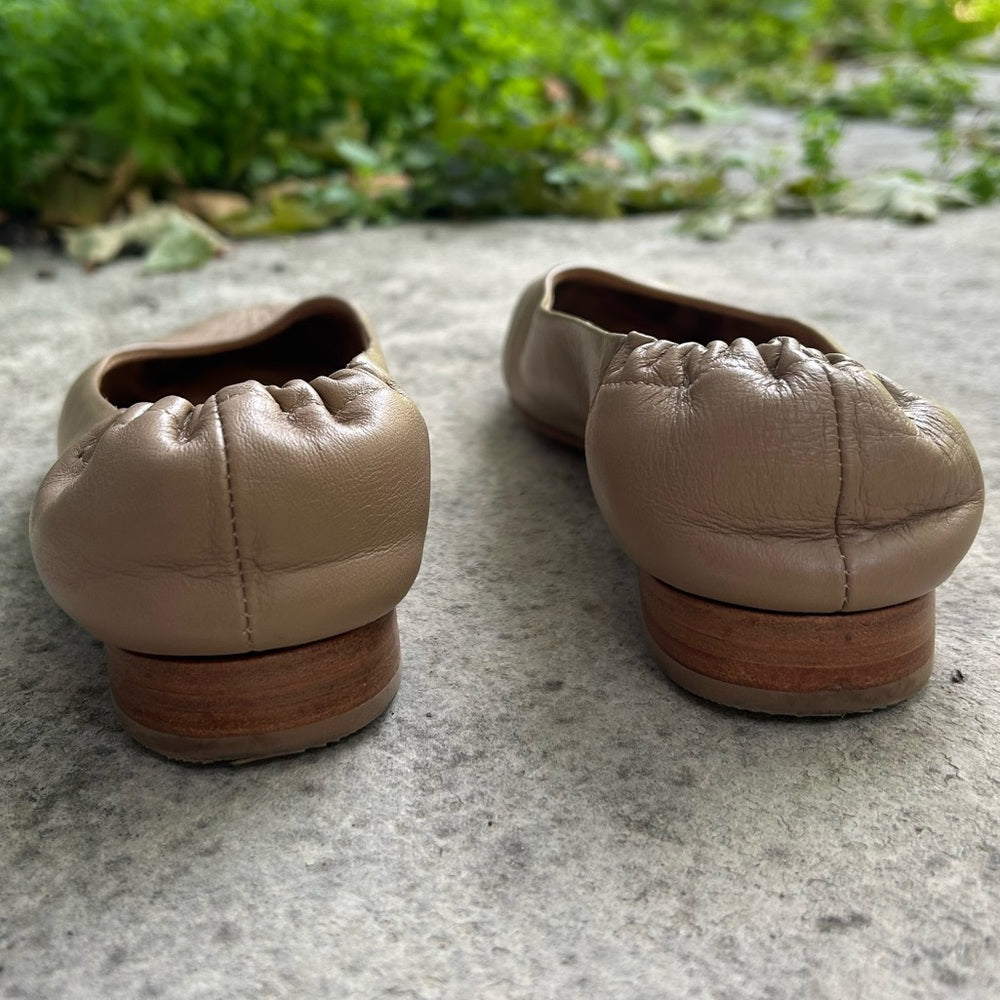 Poppy Barley Taupe On the Go Ballet flats, size 7