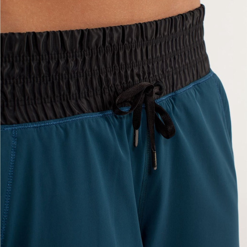 Lululemon Run: Right Round Pant, size 6