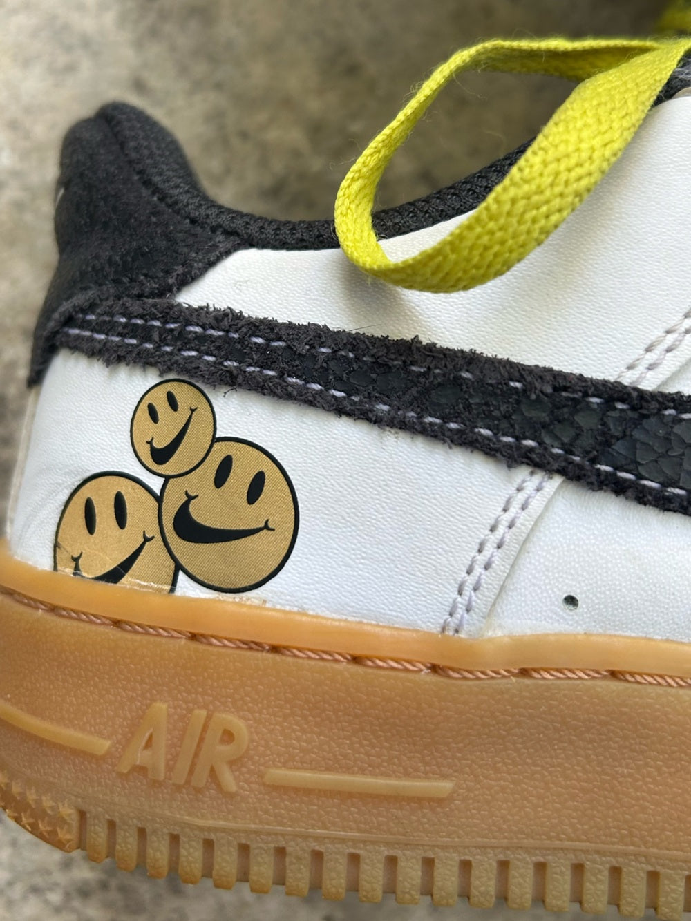 Nike Kids Air Force 1 LV8 sneakers, M4/W6