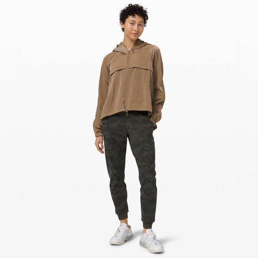 Lululemon On the Fly Jogger, size 8