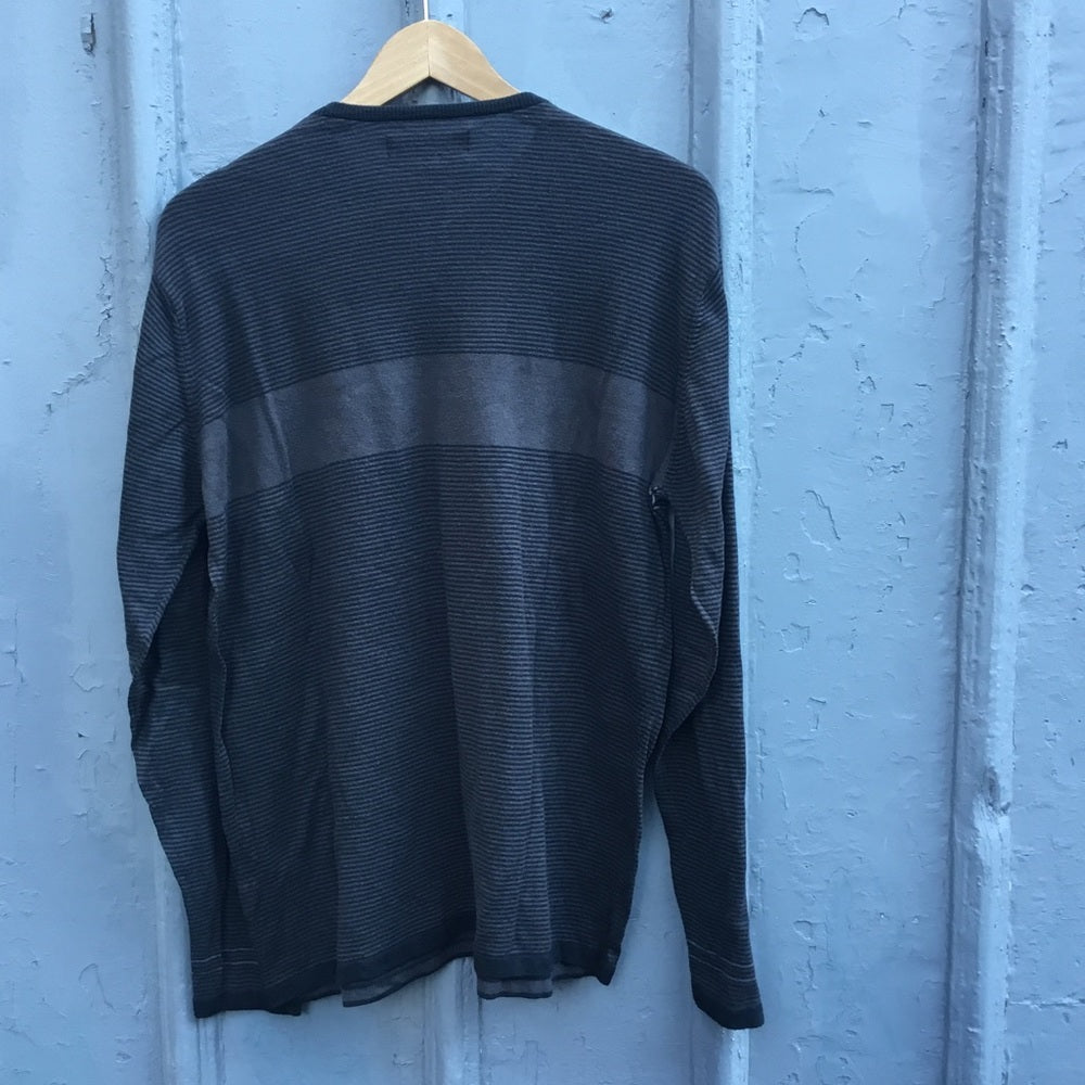 Quicksilver light weight v neck sweater, size L