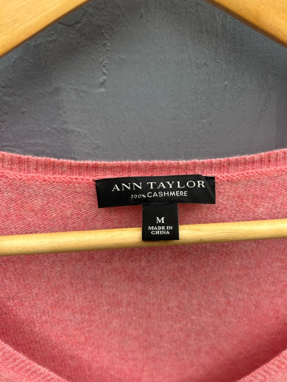 Ann Taylor Cashmere V Neck, size M