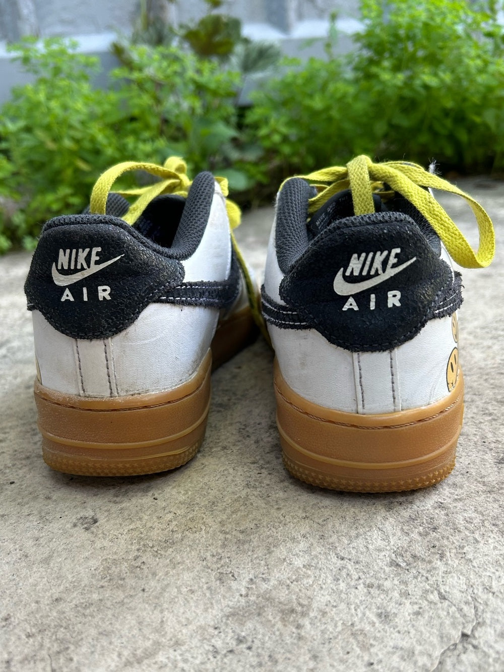 Nike Kids Air Force 1 LV8 sneakers, M4/W6